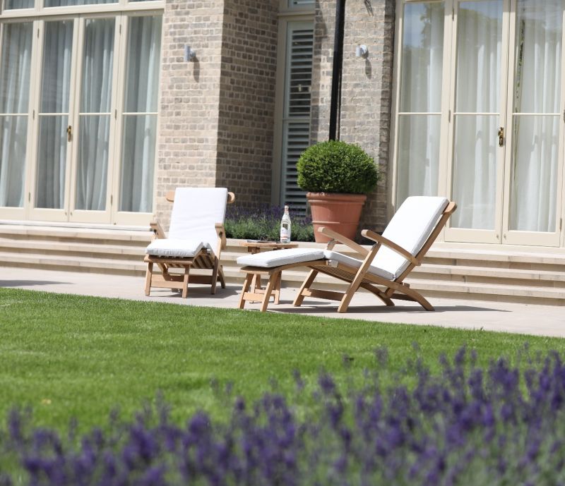 Classic Wooden Steamer Chair 