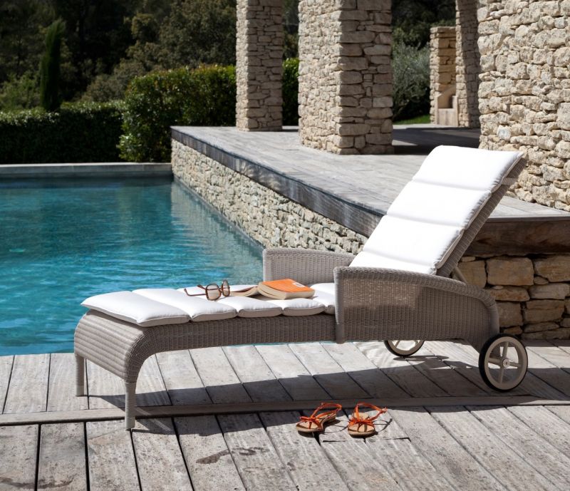 Safi Sunlounger with Arms