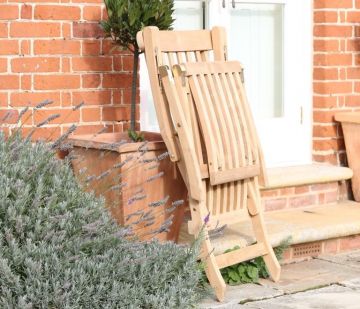 Classic Wooden Steamer Chair 