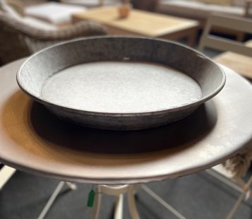 round metal tray