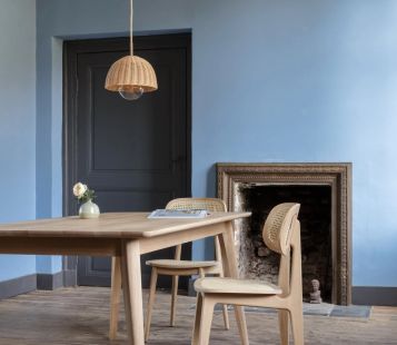 DAN DINING TABLE 